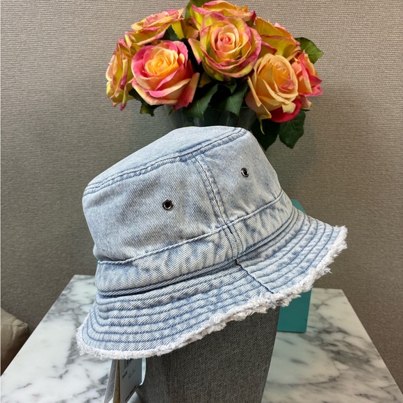 NWT Michael Kors Blue Haze Wash Frayed Denim Bucket Hat W/Rivets - Picture 1 of 8